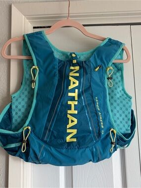 Nathan Vapor Airess 7L hydration vest for running